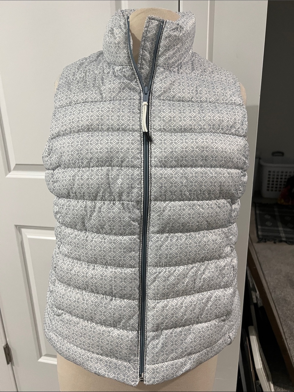 GAP Light Gray Patterned Quilted Puffer Vest